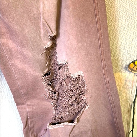 Blakely Mauve distressed Jeans - Picture 6 of 12